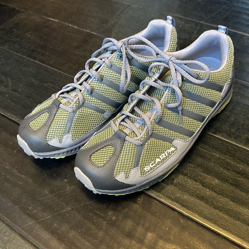 Scarpa Tempo trail running shoe size 9.5